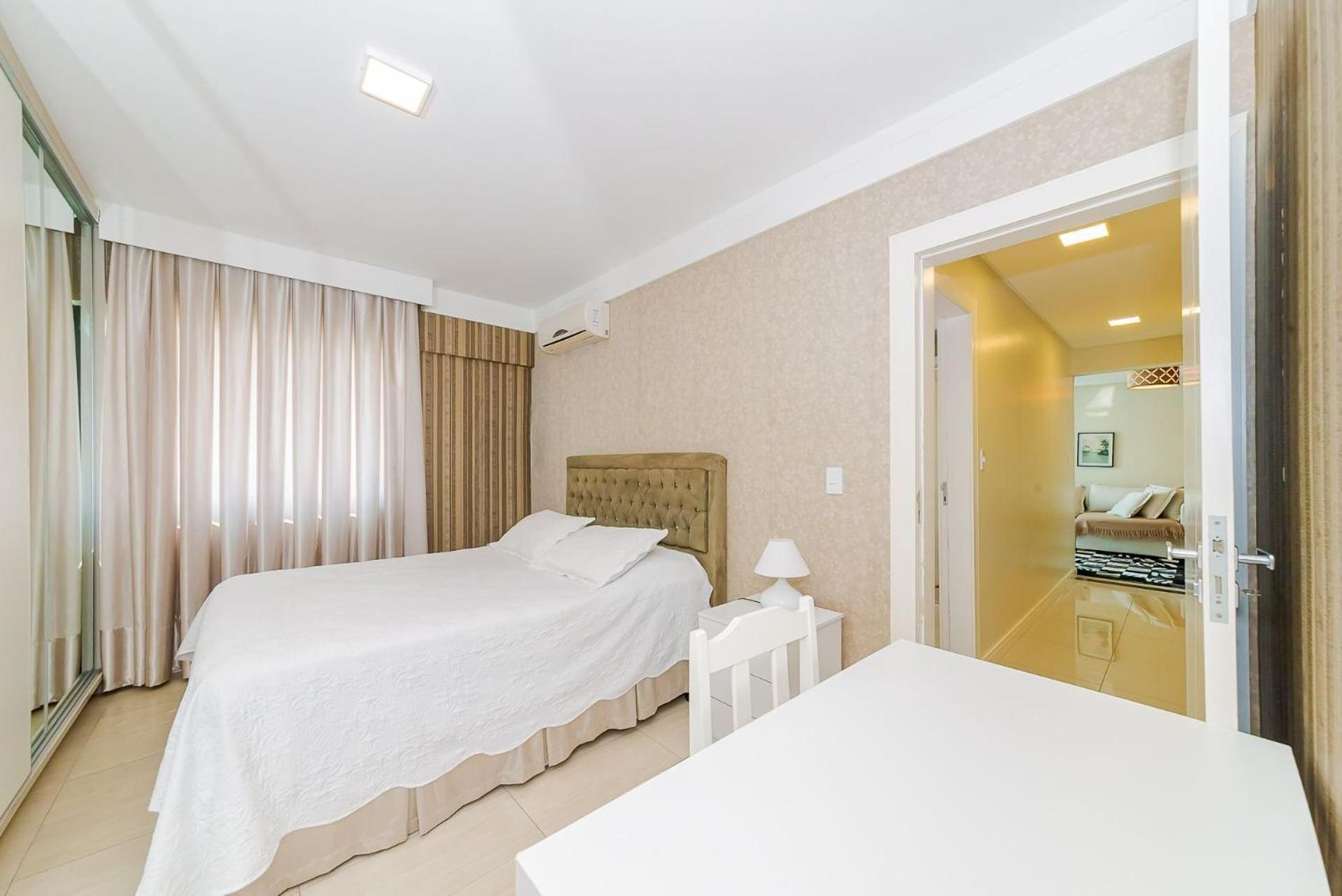 3 Suites Linda Vista Da Orla De Bc A 50M Da Praia - Somente Familiares Balneario Camboriu Exterior photo
